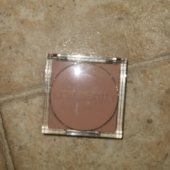 NEW KKW Beauty Flashing Lights Pressed Powder in Bands turquoise blue - Picture 5 of 16